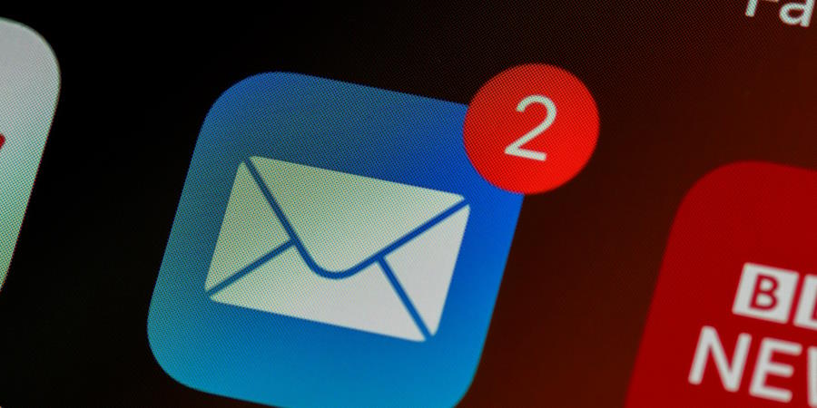 Hinweisbild einer Mail-App mit neuen Nachrichten